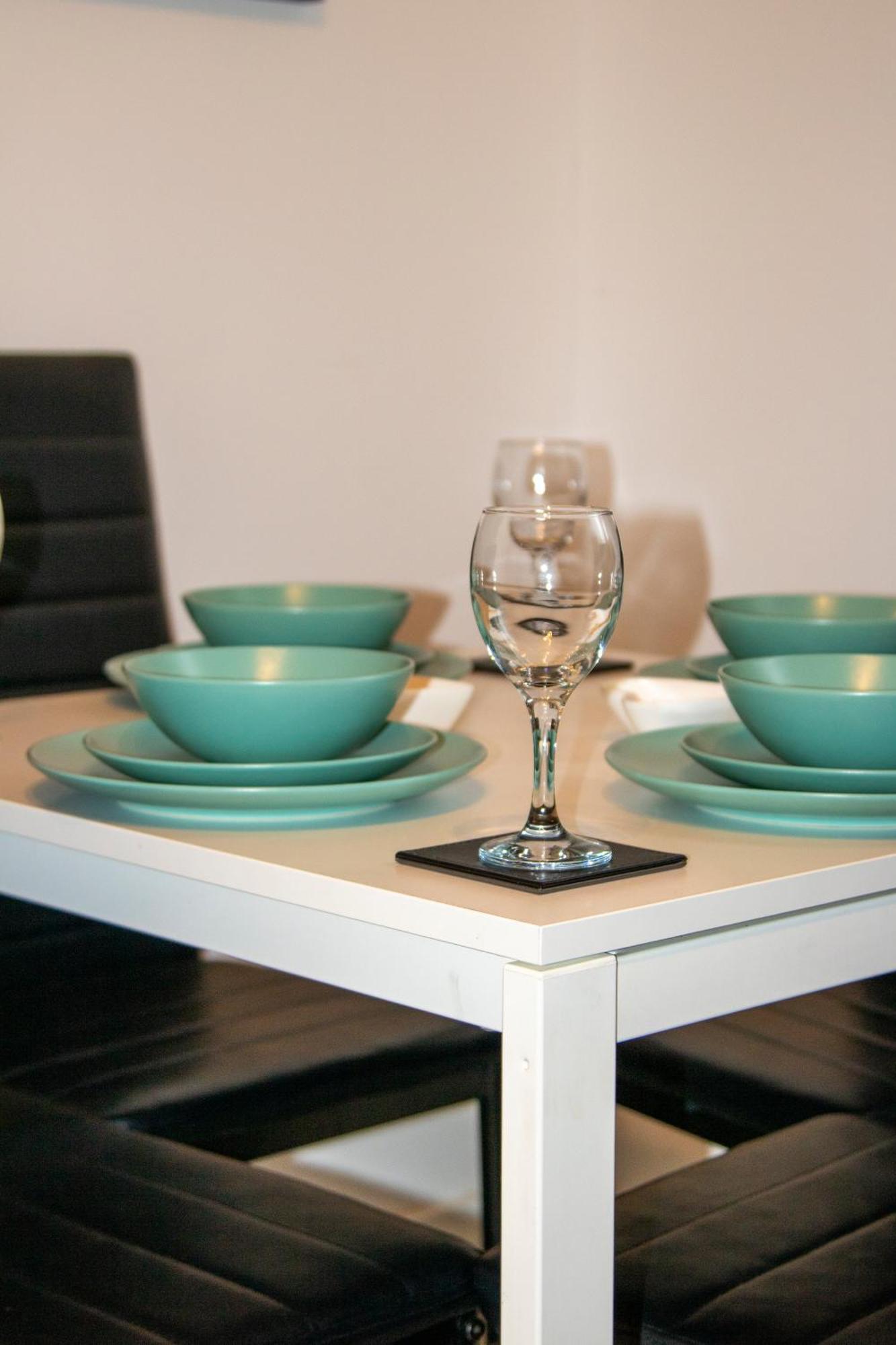 Ideal For Groups - Modern 2 Bedroom Apartment - Free Parking, Transit Links, Close To Stadiums Manchester Exteriör bild